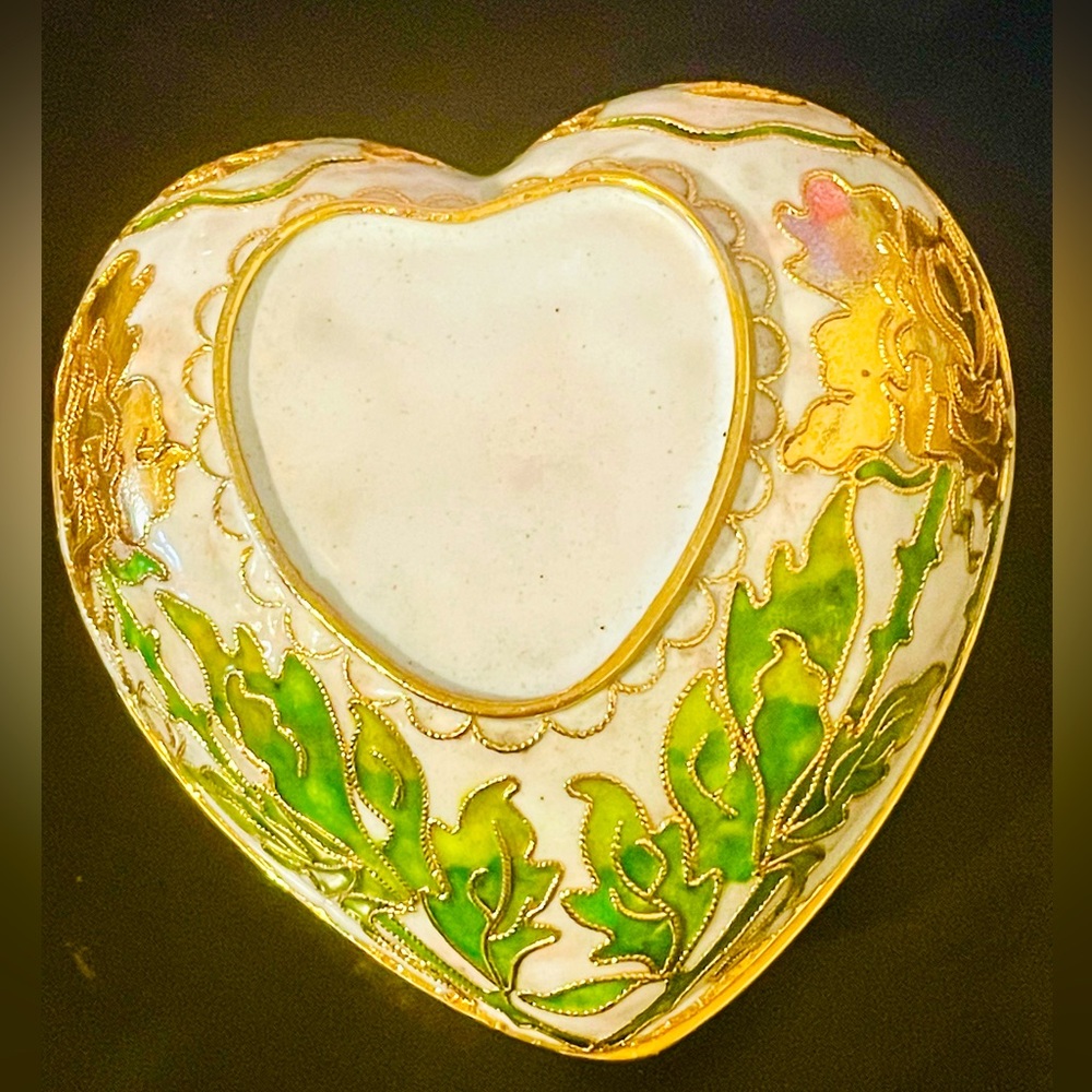 Vintage Cloisonne White and Gold Floral Heart Trinket Box - Picture 9 of 15
